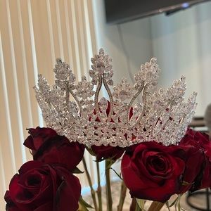 Crown. #bridalcrown #Quinceaneracrown #partycrown